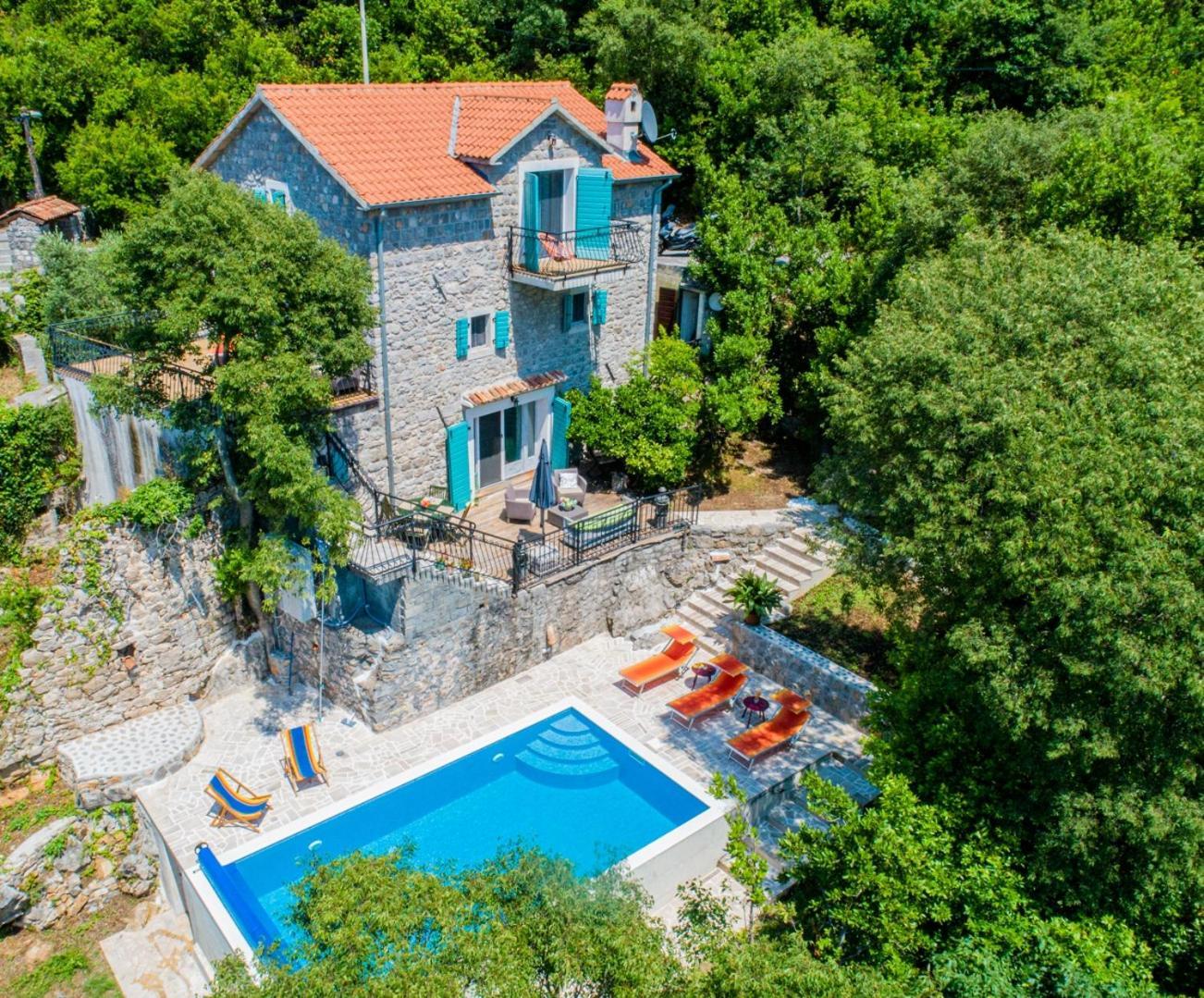 Villa Toscana With A Pool Tivat Eksteriør bilde